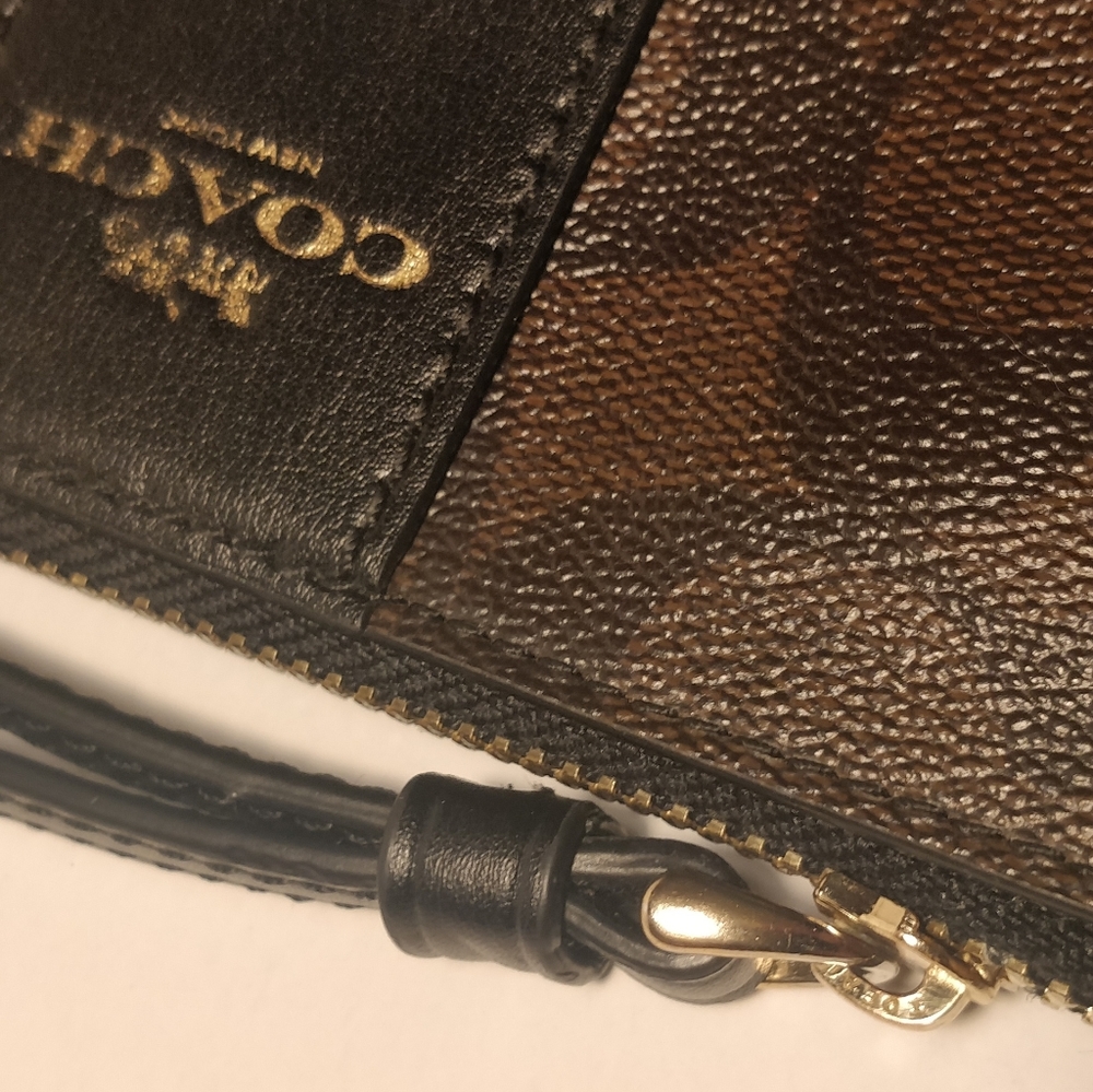 Coach signature wristlet in canvas